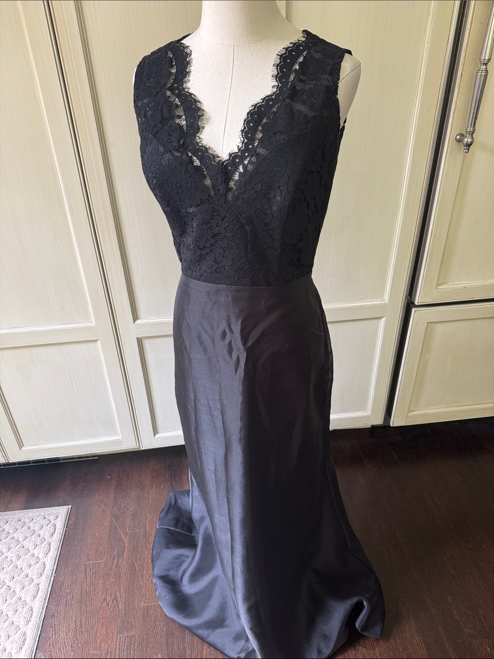 Noir by Lazaro vintage Lace Vneck organza skirt Gown